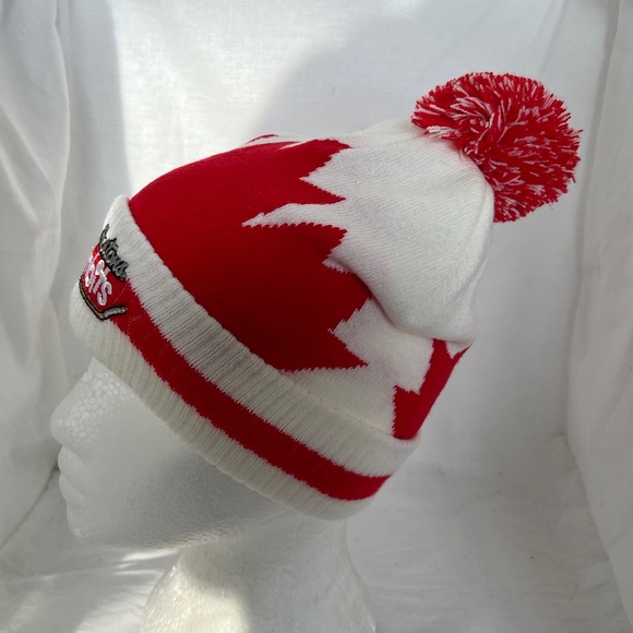Tim Hortons Toque Sidney Crosby Pompom Beanie Red & White Winter Hat Maple Leaf - Picture 5 of 9